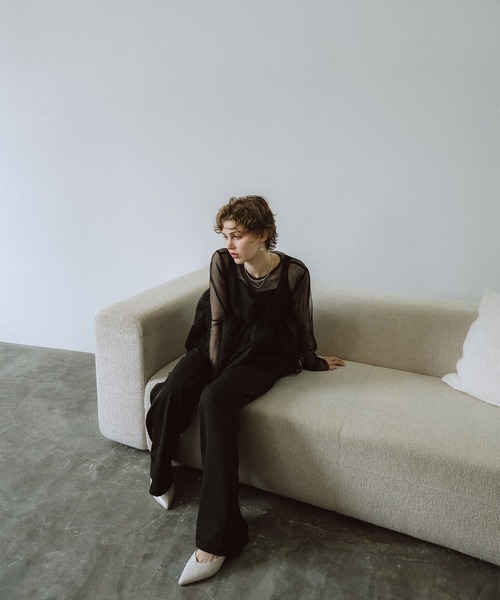 et.UNiVER（エトユニベール）の「Sheer Peplum Overlay Top＆Pants