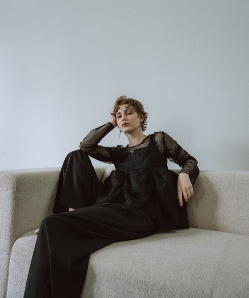 et.UNiVER（エトユニベール）の「Sheer Peplum Overlay Top＆Pants