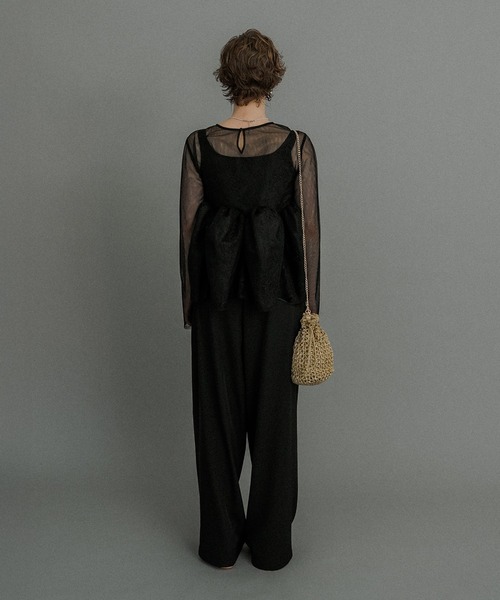 et.UNiVER（エトユニベール）の「Sheer Peplum Overlay Top＆Pants