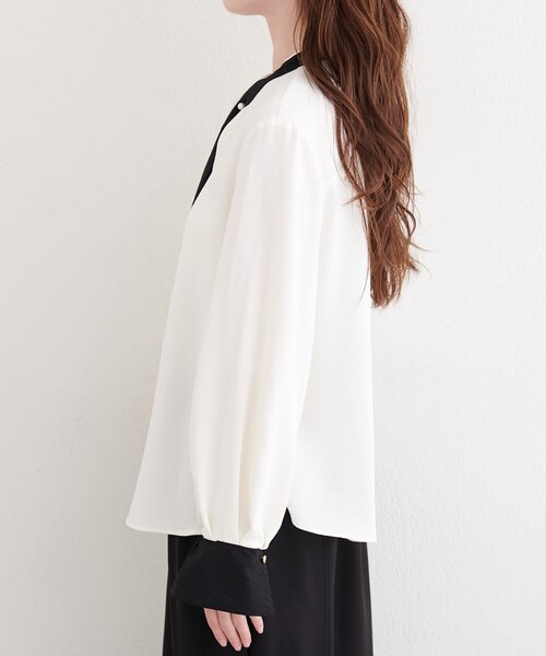 natural couture(ナチュラルクチュール)の「配色ボータイパールピンブラウス(シャツ/ブラウス・レディース・オフホワイト/ネイビー/ミント/グレイッシュベージュ・FREE)」の10枚目の写真