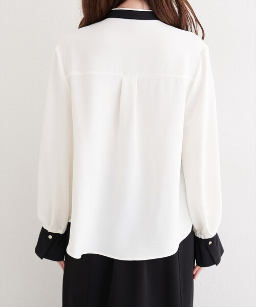 natural couture(ナチュラルクチュール)の「配色ボータイパールピンブラウス(シャツ/ブラウス・レディース・オフホワイト/ネイビー/ミント/グレイッシュベージュ・FREE)」の11枚目の写真