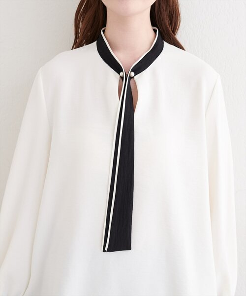 natural couture(ナチュラルクチュール)の「配色ボータイパールピンブラウス(シャツ/ブラウス・レディース・オフホワイト/ネイビー/ミント/グレイッシュベージュ・FREE)」の12枚目の写真