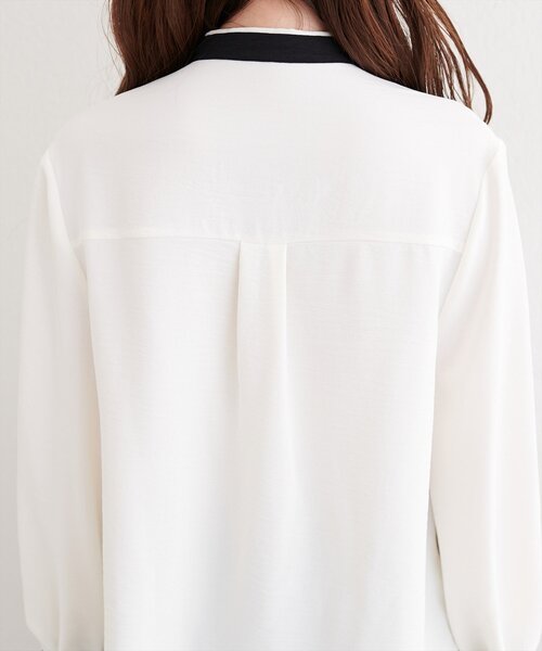 natural couture(ナチュラルクチュール)の「配色ボータイパールピンブラウス(シャツ/ブラウス・レディース・オフホワイト/ネイビー/ミント/グレイッシュベージュ・FREE)」の13枚目の写真