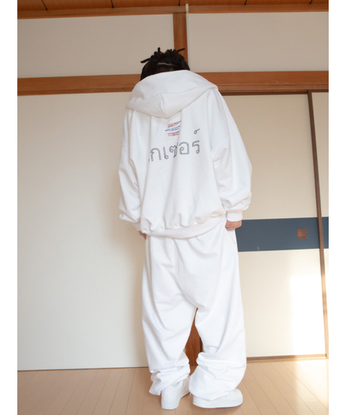 GOZER(ゴーザー)の「OVERSIZED THAILAND BIZ LOGO HOOD ZIP-UP(パーカー・メンズ・ホワイト・1/2)」の5枚目の写真