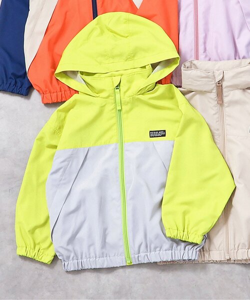 BREEZE（ブリーズ）の「カラバリウィンドブレーカー_ジュニア対応（ナイロンジャケット・キッズ・ピンク/レインボー/カモフラージュ/ベージュ/レモンイエロー/ブルー・110/100/90/80/120/160/150/140/130）」の4枚目の写真
