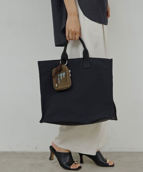 GALLARDAGALANTE（ガリャルダガランテ）の「【WEB限定】【2way／撥水加工】ナイロントート（トートバッグ・レディース・キャメル/ブラック・FREE）」の2枚目の写真