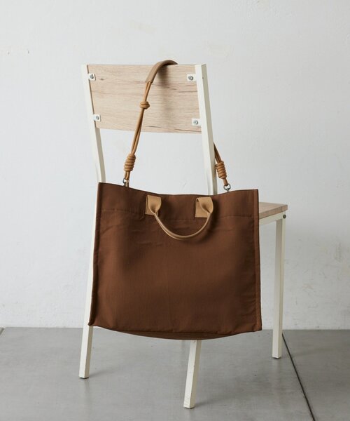 GALLARDAGALANTE（ガリャルダガランテ）の「【WEB限定】【2way／撥水加工】ナイロントート（トートバッグ・レディース・キャメル/ブラック・FREE）」の6枚目の写真