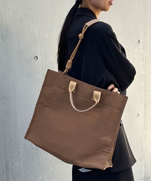 GALLARDAGALANTE（ガリャルダガランテ）の「【WEB限定】【2way／撥水加工】ナイロントート（トートバッグ・レディース・キャメル/ブラック・FREE）」の10枚目の写真