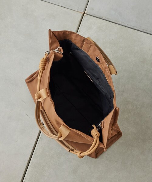 GALLARDAGALANTE（ガリャルダガランテ）の「【WEB限定】【2way／撥水加工】ナイロントート（トートバッグ・レディース・キャメル/ブラック・FREE）」の16枚目の写真