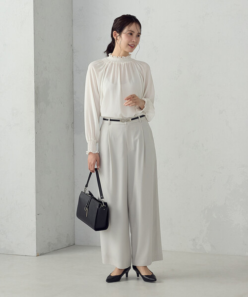 COMME CA ISM(コムサイズム)の「【宮城舞さん着用】ポリエステルジョーゼット シャーリングブラウス(シャツ/ブラウス・レディース・オフホワイト/サックスブルー/ブラック・SMALL/X-LARGE/LARGE/MEDIUM)」の8枚目の写真