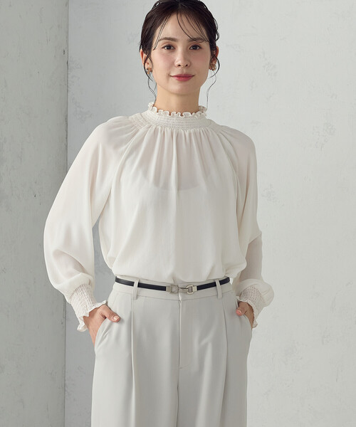 COMME CA ISM(コムサイズム)の「【宮城舞さん着用】ポリエステルジョーゼット シャーリングブラウス(シャツ/ブラウス・レディース・オフホワイト/サックスブルー/ブラック・SMALL/X-LARGE/LARGE/MEDIUM)」の11枚目の写真