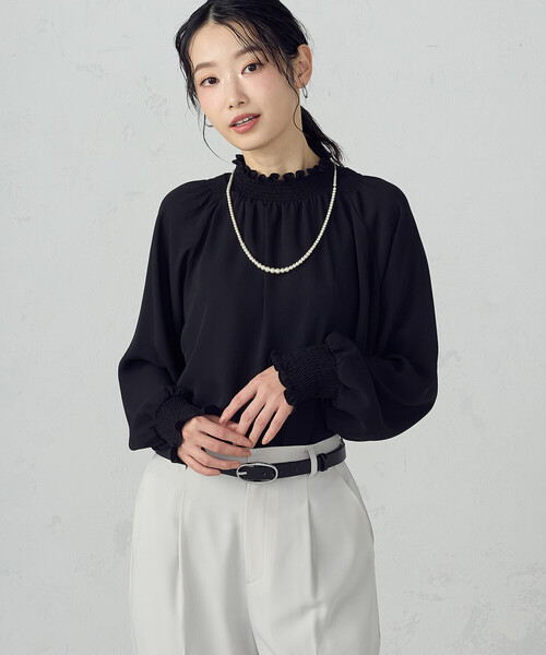 COMME CA ISM(コムサイズム)の「【宮城舞さん着用】ポリエステルジョーゼット シャーリングブラウス(シャツ/ブラウス・レディース・オフホワイト/サックスブルー/ブラック・SMALL/X-LARGE/LARGE/MEDIUM)」の16枚目の写真