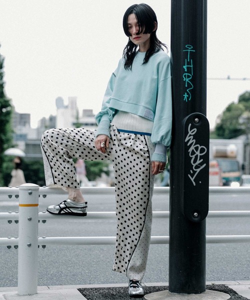 MARECHAL TERRE（マルシャルテル）の「ショート丈スウェット（スウェット・レディース・オレンジ/アイボリー/グレー/ライトブルー/ブラック・MEDIUM）」の12枚目の写真