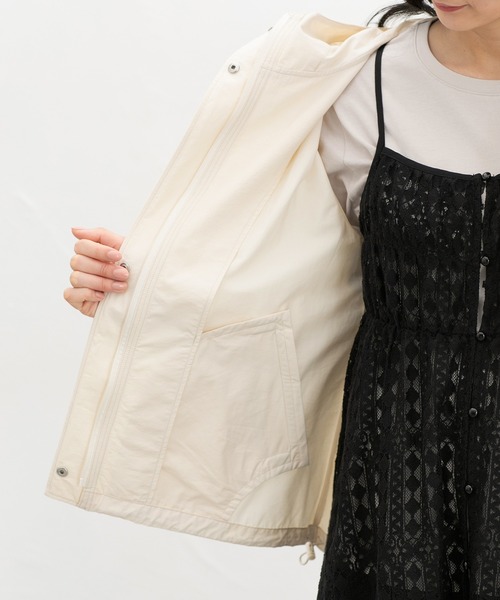 Honeys(ハニーズ)の「【非フッ素撥水加工】撥水加工フードブルゾン(ブルゾン・レディース・アイボリー/ブルーグレー/ピンク系/ベージュ/ネイビー・S/M/LL/L)」の12枚目の写真