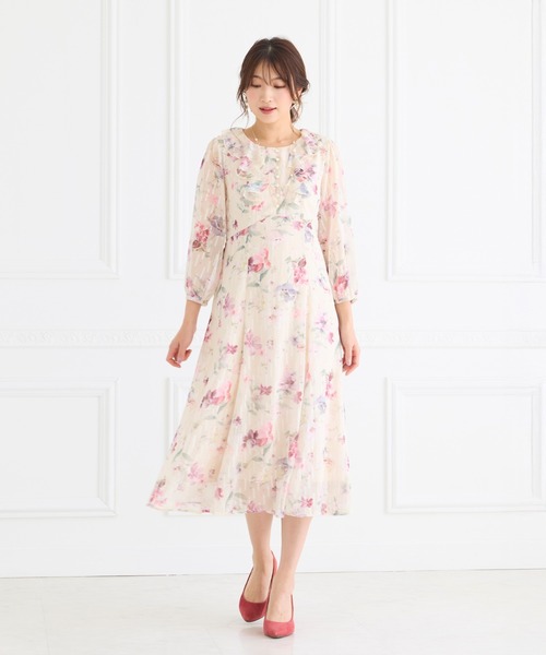 Rose Tiara(ローズティアラ)の「ラメストライプフラワープリントワンピース(ワンピース・レディース・ベージュ/ネイビー・46/42/38)」の5枚目の写真