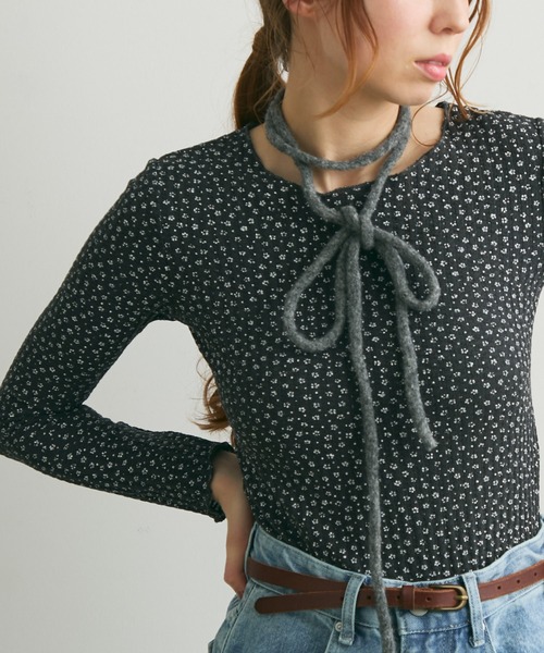 Crisp（クリスプ）の「リブフラワーTシャツ（Tシャツ/カットソー・レディース・ダークグレー/アイボリー・FREE）」の2枚目の写真