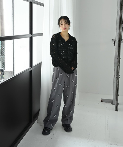 STYLE DELI（スタイルデリ）の「【BLK001】[B&S別注]エンブロイダリータックパンツ（スラックス・レディース・グレー/ブラウン・FREE）」の13枚目の写真