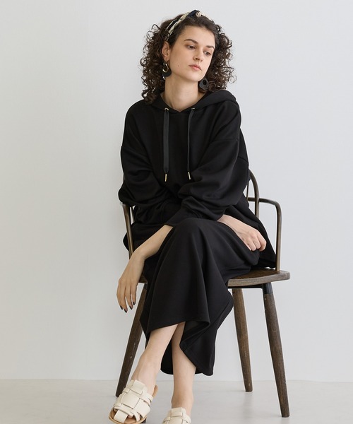 NICOLE white(ニコルホワイト)の「【セットアップアイテム】フードプルオーバー×タイトスカート(ワンピース・レディース・ライトグレー/ブラック/チャコールグレー・FREE)」の1枚目の写真