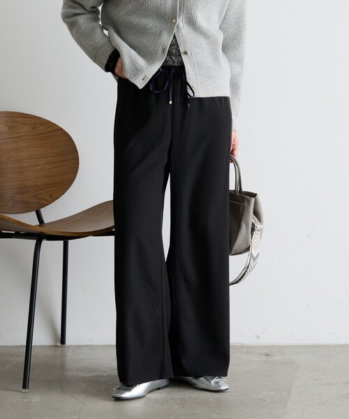 Jena espace merveilleux(ジェナ エスパスメルヴェイユ)の「【上品な落ち感】サテン切替トロミパンツ(その他パンツ・レディース・ブラック/アイボリー/グレー・FREE)」の3枚目の写真