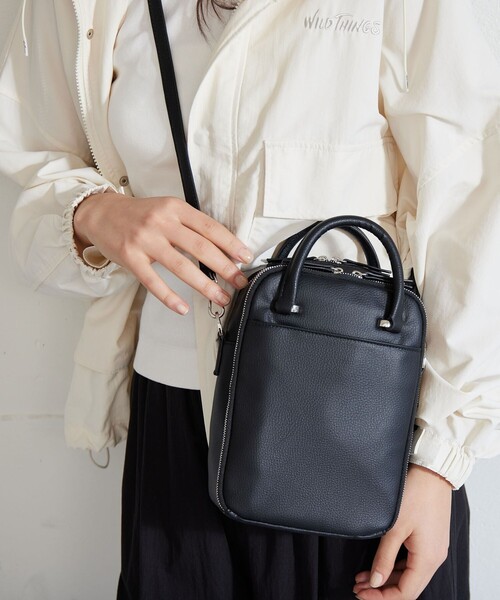 green label relaxing(グリーンレーベルリラクシング)の「<PARTE>2WAY マルチポーチ型 ショルダーバッグ(ショルダーバッグ・レディース・ブラウン/ナチュラル/ブラック/モカ・FREE)」の2枚目の写真