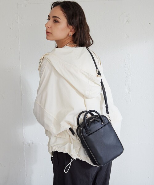 green label relaxing(グリーンレーベルリラクシング)の「<PARTE>2WAY マルチポーチ型 ショルダーバッグ(ショルダーバッグ・レディース・ブラウン/ナチュラル/ブラック/モカ・FREE)」の9枚目の写真