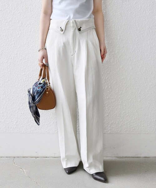 SHIPS any（シップス エニィ）の「SHIPS any:〈洗濯機可能〉カルゼ ターンバック ハイウエスト テーパード パンツ（その他パンツ・レディース・オフホワイト/ネイビー・36/38）」の2枚目の写真