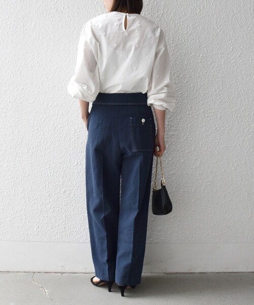 SHIPS any（シップス エニィ）の「SHIPS any:〈洗濯機可能〉カルゼ ターンバック ハイウエスト テーパード パンツ（その他パンツ・レディース・オフホワイト/ネイビー・36/38）」の14枚目の写真