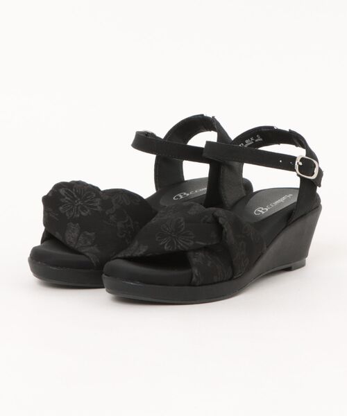 Piedi Nudi(ピエディヌーディ)の「BCC 結びデザイン ネックベルトサンダル(サンダル・レディース・ピンク/ブラック/ブルー・LL/L/M/S)」の2枚目の写真