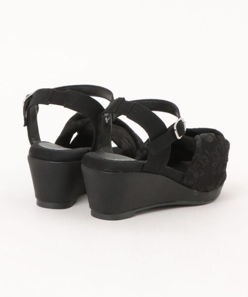 Piedi Nudi(ピエディヌーディ)の「BCC 結びデザイン ネックベルトサンダル(サンダル・レディース・ピンク/ブラック/ブルー・LL/L/M/S)」の4枚目の写真