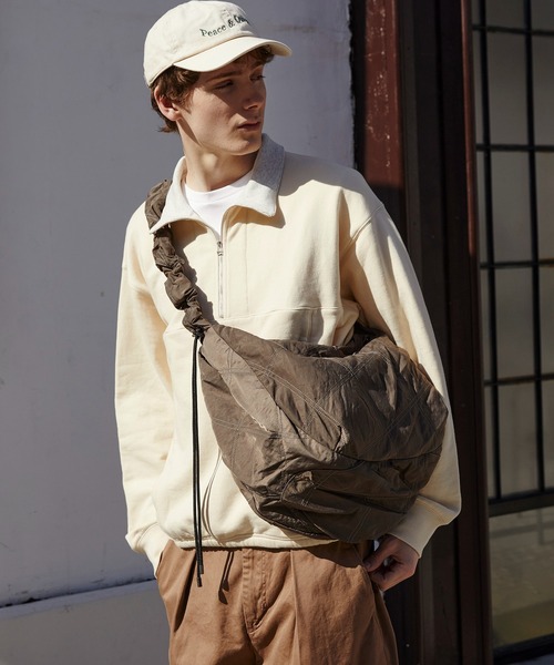 PUBLIC TOKYO（パブリックトウキョウ）の「ドローストリングショルダーバッグ（ショルダーバッグ・メンズ・カーキ/ブラック・FREE）」の2枚目の写真