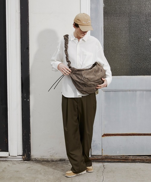 PUBLIC TOKYO（パブリックトウキョウ）の「ドローストリングショルダーバッグ（ショルダーバッグ・メンズ・カーキ/ブラック・FREE）」の12枚目の写真