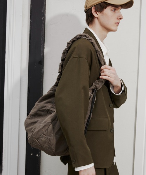 PUBLIC TOKYO（パブリックトウキョウ）の「ドローストリングショルダーバッグ（ショルダーバッグ・メンズ・カーキ/ブラック・FREE）」の9枚目の写真