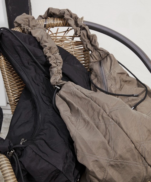 PUBLIC TOKYO（パブリックトウキョウ）の「ドローストリングショルダーバッグ（ショルダーバッグ・メンズ・カーキ/ブラック・FREE）」の14枚目の写真