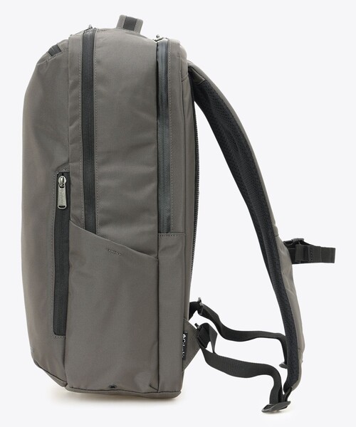 Columbia(コロンビア)の「撥水 軽量 Columbia/ スターレンジ 23L スクエア バックパック /コロンビア(バックパック/リュック・レディース・チャコールグレー/ブラック・ONE SIZE)」の9枚目の写真