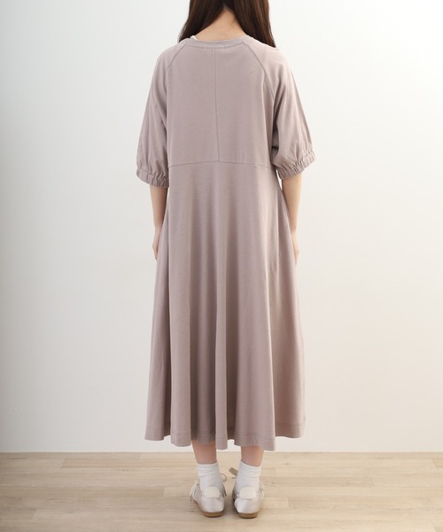 OMNES(オムネス)の「汗じみ防止UV 袖ボリュームワンピース(ワンピース・レディース・ブラウン/ピンクベージュ・M/L)」の12枚目の写真