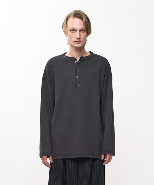 Juha（ユハ）の「INTERLOCK HENLEY L/S（Tシャツ/カットソー・メンズ・チャコールグレー/グレー/オフホワイト/ブラック・4/3）」の3枚目の写真