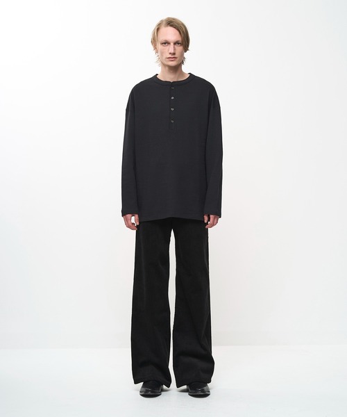 Juha（ユハ）の「INTERLOCK HENLEY L/S（Tシャツ/カットソー・メンズ・チャコールグレー/グレー/オフホワイト/ブラック・4/3）」の5枚目の写真