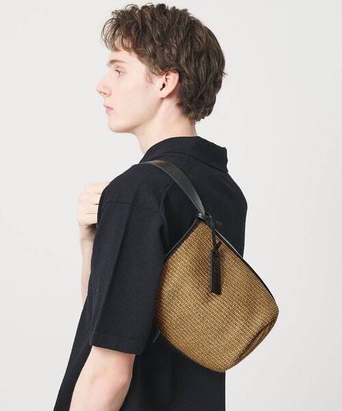 BEAUTY&YOUTH UNITED ARROWS(ビューティーアンドユースユナイテッドアローズ)の「<LA UNIQA>ショルダーバッグ(ショルダーバッグ・メンズ・ブラック/ベージュ・FREE)」の2枚目の写真