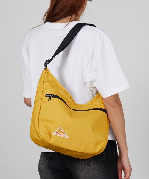 KELTY（ケルティ）の「KELTY/ケルティ ES CURVE SHOULDER M お出かけ 公園 旅行 通勤 通学 フェス ライブ アウトドア 2026年春夏（ショルダーバッグ・メンズ・ブラック/ベージュ/ネイビー/マスタード/ブラウン系その他・FREE）」の5枚目の写真