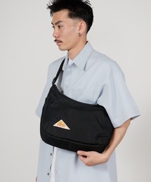 KELTY（ケルティ）の「KELTY/ケルティ ES CURVE SHOULDER M お出かけ 公園 旅行 通勤 通学 フェス ライブ アウトドア 2026年春夏（ショルダーバッグ）」