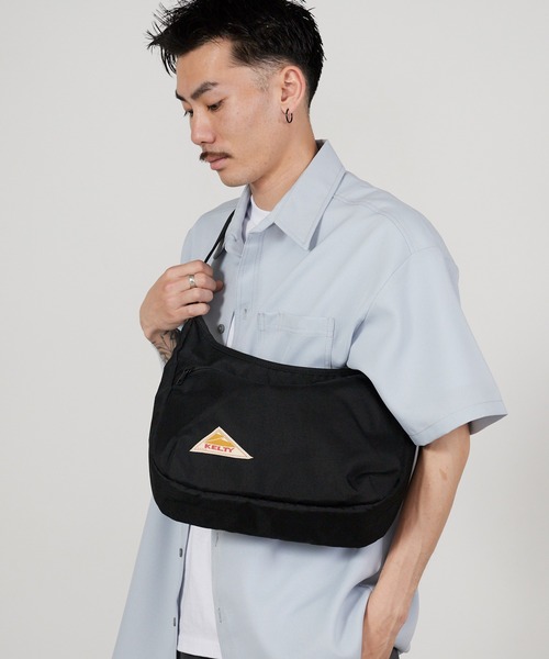 KELTY（ケルティ）の「KELTY/ケルティ ES CURVE SHOULDER M お出かけ 公園 旅行 通勤 通学 フェス ライブ アウトドア 2026年春夏（ショルダーバッグ・メンズ・ブラック/ベージュ/ネイビー/マスタード/ブラウン系その他・FREE）」の8枚目の写真
