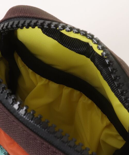 TOPO DESIGNS(トポデザインズ)の「GO OUT掲載モデル【TOPO DESIGNS】MINI SHOULDER BAG/ミニショルダーバッグ(ショルダーバッグ・レディース・ブラウン/アイボリー/ホワイト系/ブラック/ブラウン系/ブラック系/ブルー系/ブルー系1/レッドパープル/グレー系・ONE SIZE)」の22枚目の写真