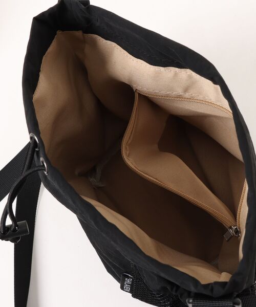 Coo+i(クーイ)の「巾着型ナイロン ショルダーバッグ(ショルダーバッグ・レディース・ブラック/カーキ/ブルー/ベージュ/パープル・FREE)」の8枚目の写真