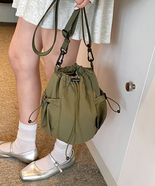 Coo+i(クーイ)の「巾着型ナイロン ショルダーバッグ(ショルダーバッグ・レディース・ブラック/カーキ/ブルー/ベージュ/パープル・FREE)」の19枚目の写真