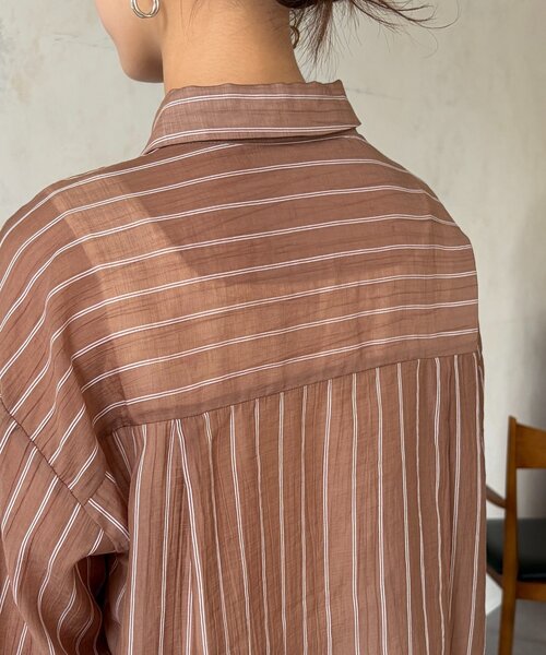 Chez toi（シェトワ）の「【程よい透け感】シアーストライプシャツ（シャツ/ブラウス・レディース・サックスブルー/ホワイト/ブラウン・FREE）」の4枚目の写真