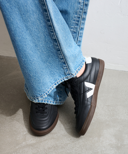 VEJA(ヴェジャ)の「VEJA/ヴェジャ PANENKA(スニーカー・レディース・シルバー/ブラック・36/37/38/39/40)」の1枚目の写真