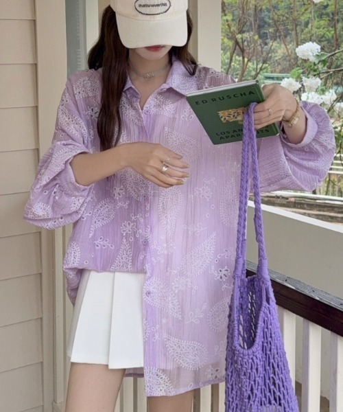 Aelina(エリナ)の「刺繍パンチングレースシャツ(シャツ/ブラウス・レディース・ホワイト/ピンク/グリーン/パープル/ブルー/ブラック・FREE)」の12枚目の写真