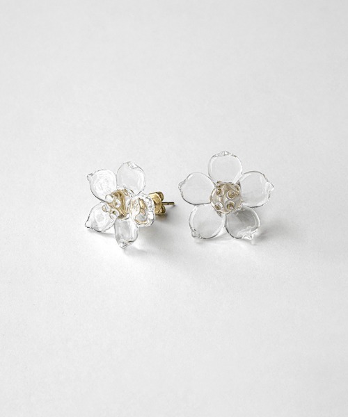 HARIO Lampwork Factory(ハリオランプワークファクトリー)の「ピアス フラワー(ピアス(両耳用)・レディース・クリア・FREE)」の1枚目の写真
