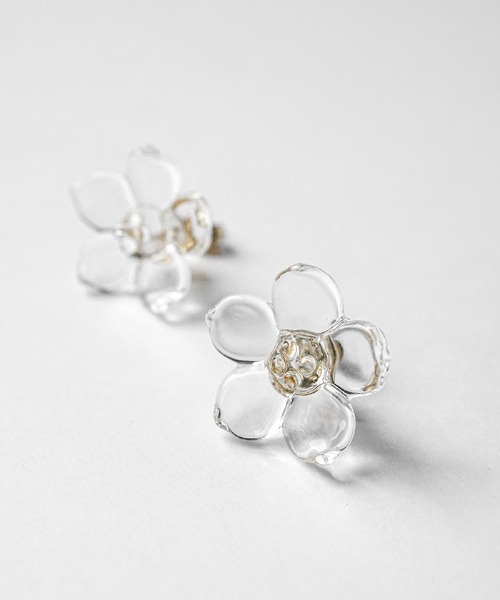 HARIO Lampwork Factory(ハリオランプワークファクトリー)の「ピアス フラワー(ピアス(両耳用)・レディース・クリア・FREE)」の3枚目の写真