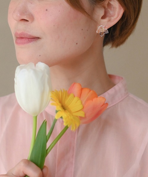 HARIO Lampwork Factory(ハリオランプワークファクトリー)の「ピアス フラワー(ピアス(両耳用)・レディース・クリア・FREE)」の6枚目の写真